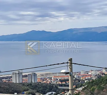 Pulac, prekrasna kuća sa dva stana i visokim potkrovljem - Rijeka