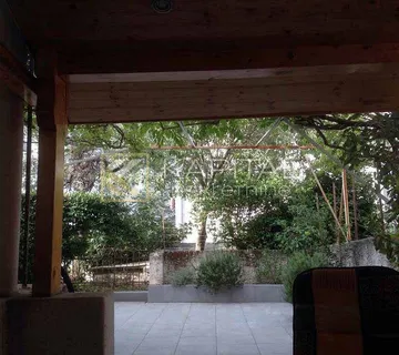 Crikvenica, prizemna etaža s 3 apartmana, PRILIKA!!