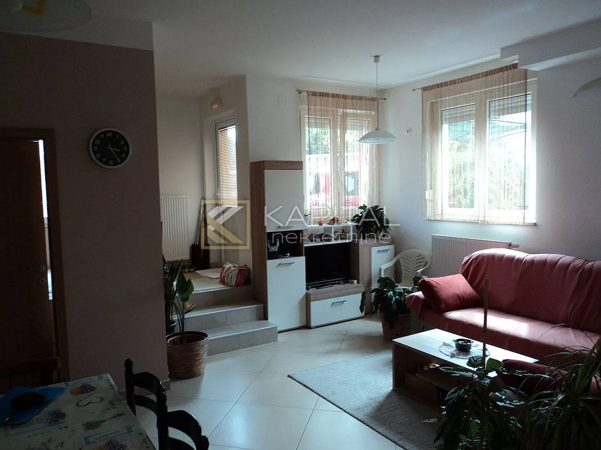 Stan s parkingomi okućnicom,exclusive prodaja - cover