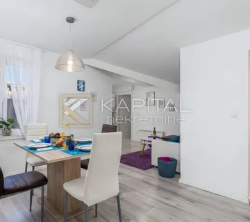 Rijeka, strogi centar, zgrada s liftom! - cover