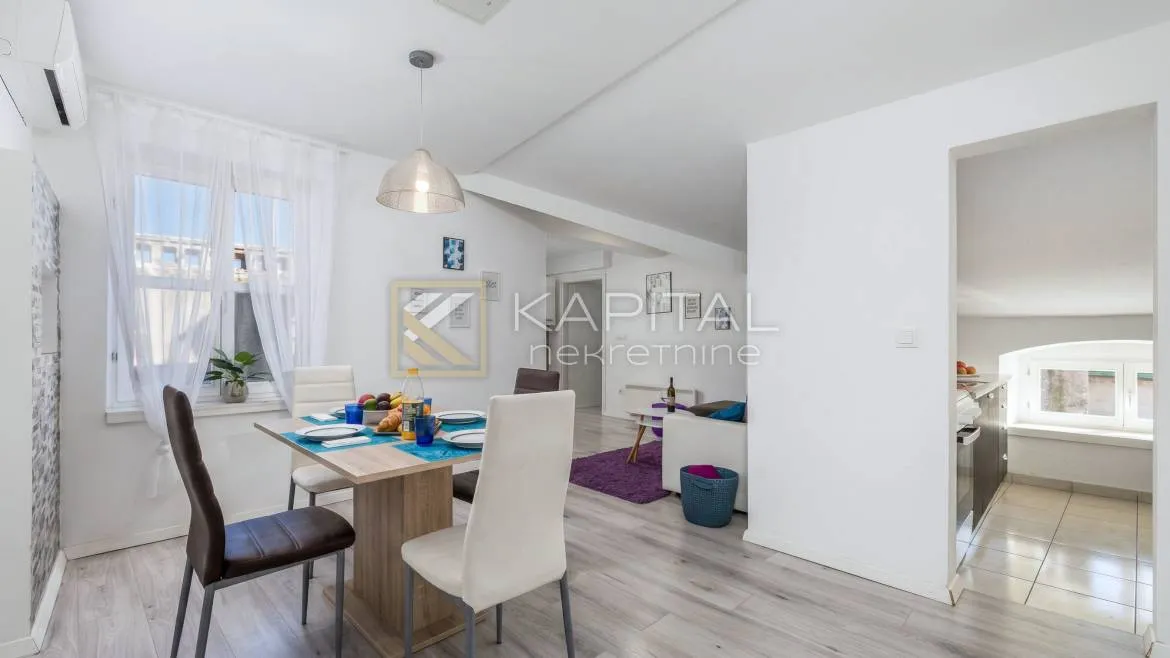 Rijeka, strogi centar, zgrada s liftom! - cover