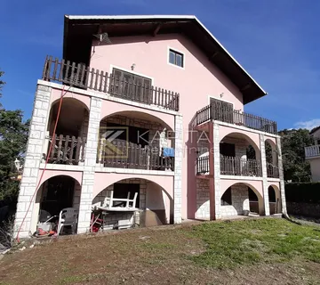 Kastav, kuća sa četiri stana