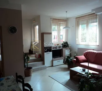 Stan s parkingomi okućnicom,exclusive prodaja - cover