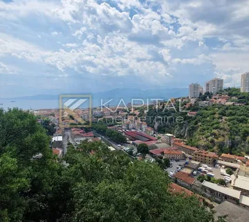 Rijeka Trsat, etaža kuće s okućnicom i garažom!