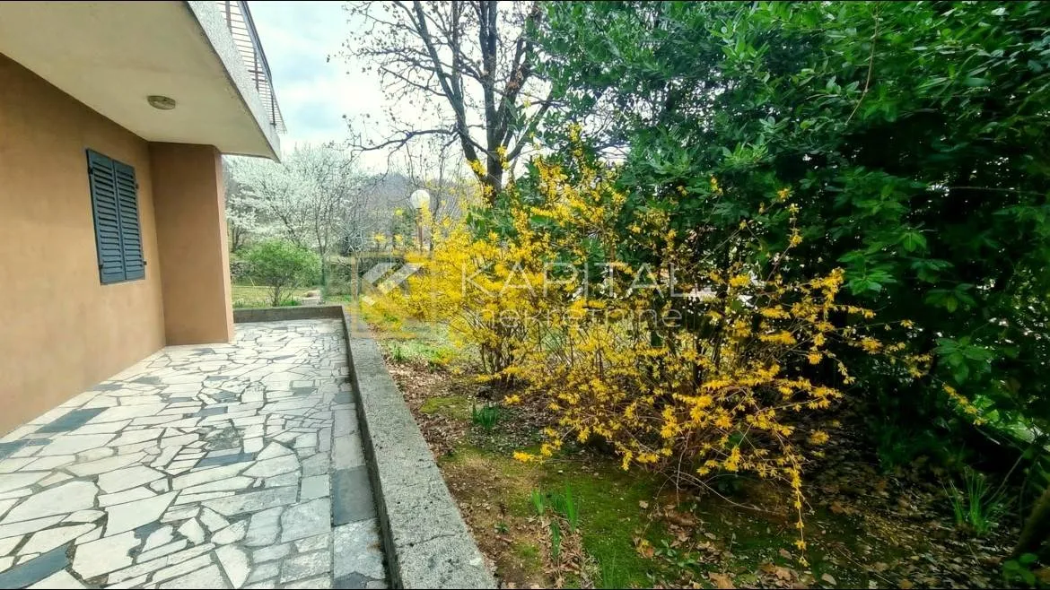 Drenova - kuća s tri stana, pogled - cover