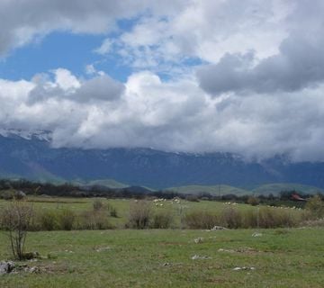 Zemljište: Lovinac, 42.343 m2, građevinsko, poljoprivredno - cover