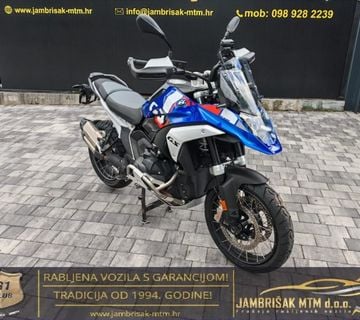 BMW GS1300R TROPHY AKRAPOVIČ DYNAMIC PAKET HEADLIGHT PRO JAMSTVO - cover