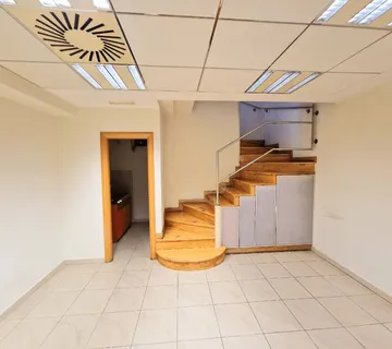 Dvoetažni poslovni prostor, 167m2, na trgiću u Španskom - Zagreb