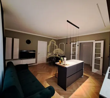 Mirna oaza u centru - renoviran i namješten 3-soban stan  - cover