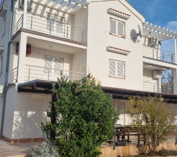 2 apartmana s pogledom na Paški zaljev, 81m2 - cover