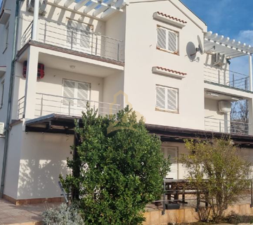 2 apartmana s pogledom na Paški zaljev, 81m2 - cover