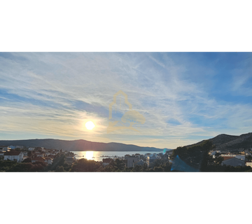 Apartmanska vila s potencijalom, Seget Vranjica - cover