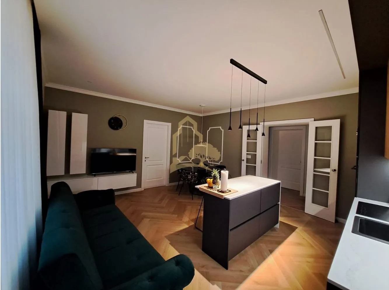 Mirna oaza u centru - renoviran i namješten 3-soban stan - cover