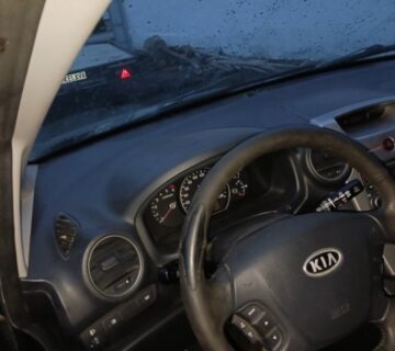 KIA CARENS 2,0 103 kw DIESEL 2009g!!! prodaja dijelova !!! - cover