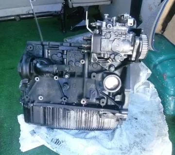 VW 2,4 D blok motora i bosch pumpa - cover