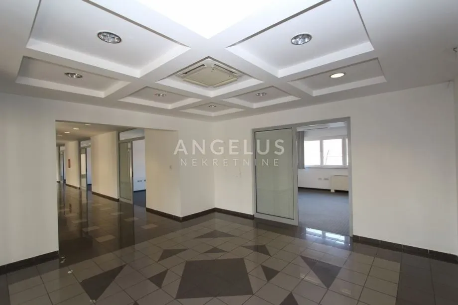 Zagreb, Trešnjevka - ured 1000m2 s parkingom, blizina centra - cover