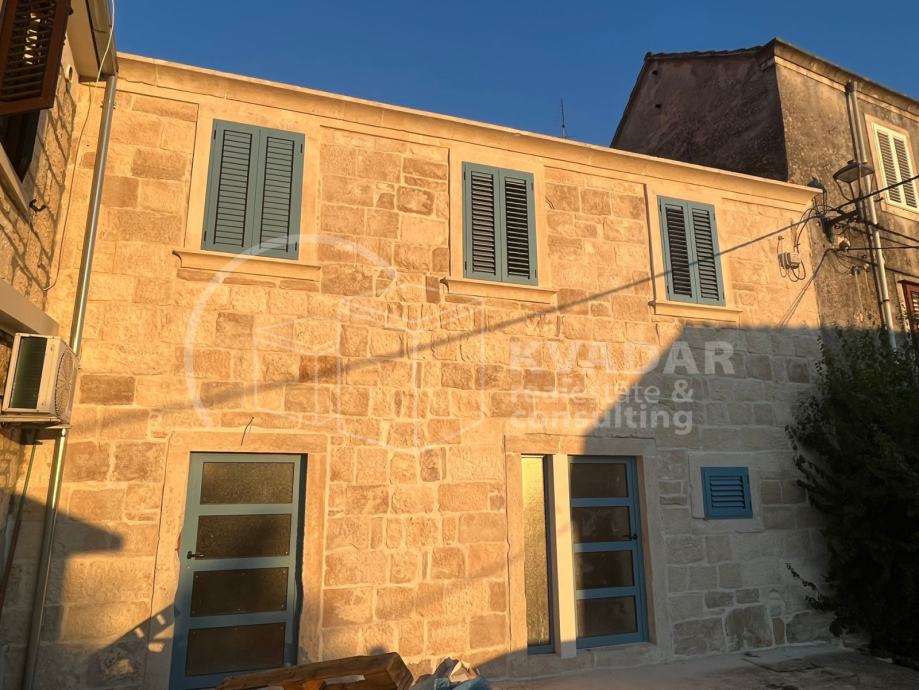 korcula-zrnovo-stan-novorenoviranoj-kamenoj-kuci-100m2-slika-214693852-2