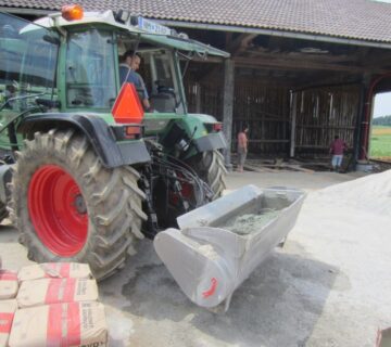 Korpa (Kašika / Žlica / Miješalica) za beton za traktor - cover