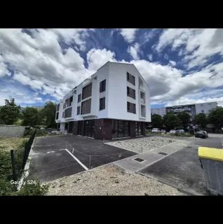 SOLIN CENTAR 6 PARKING MJESTA - cover