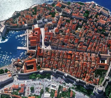 Ekskluzivno- kuća u Starom gradu! - cover