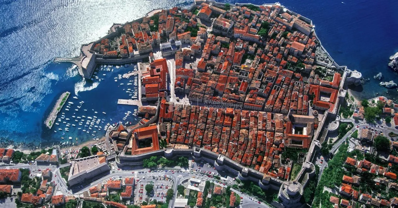 Ekskluzivno- kuća u Starom gradu! - cover