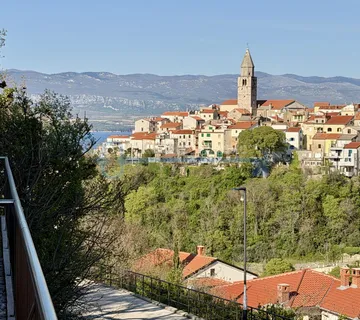 VRBNIK - APARTMAN S POGLEDOM NA MORE - cover