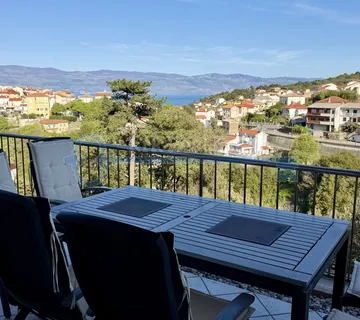 VRBNIK - APARTMAN SA POGLEDOM NA MORE - cover