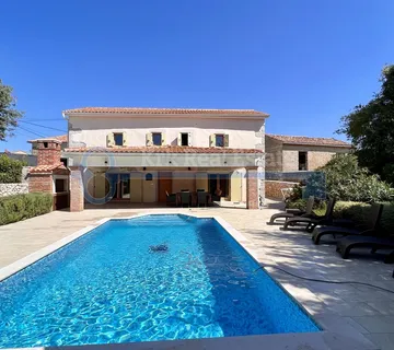 GARICA - SAMOSTOJEĆA VILA SA BAZENOM - cover
