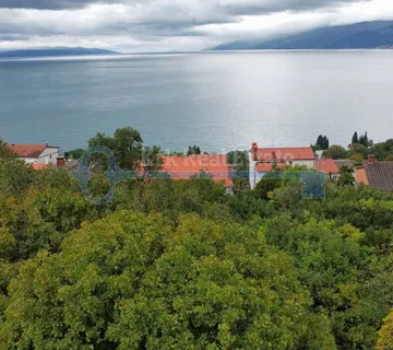 RIJEKA - VELIKO GRAĐEVINSKO ZEMLJIŠTE BLIZU MORA - cover