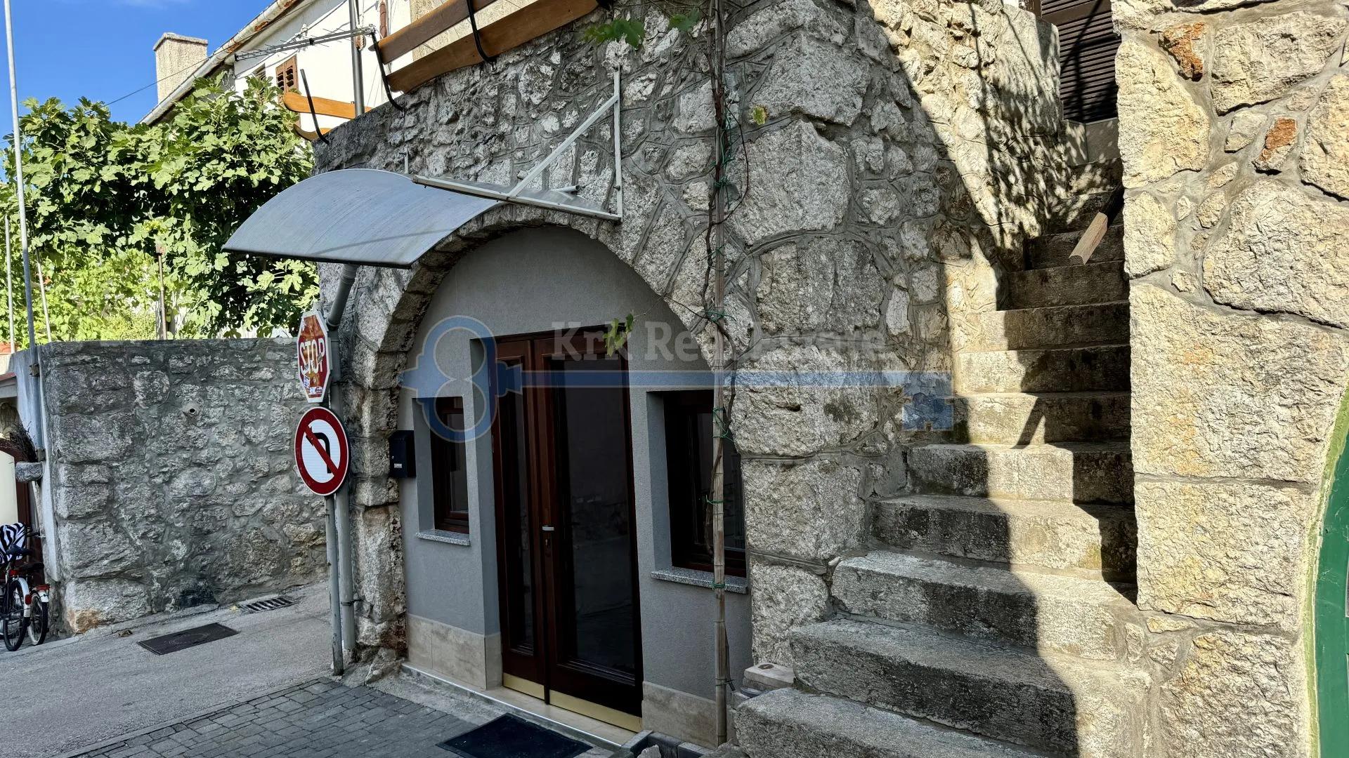 AKCIJA! SNIŽENA CIJENA! PUNAT-APARTMAN U PRIZEMLJU - cover
