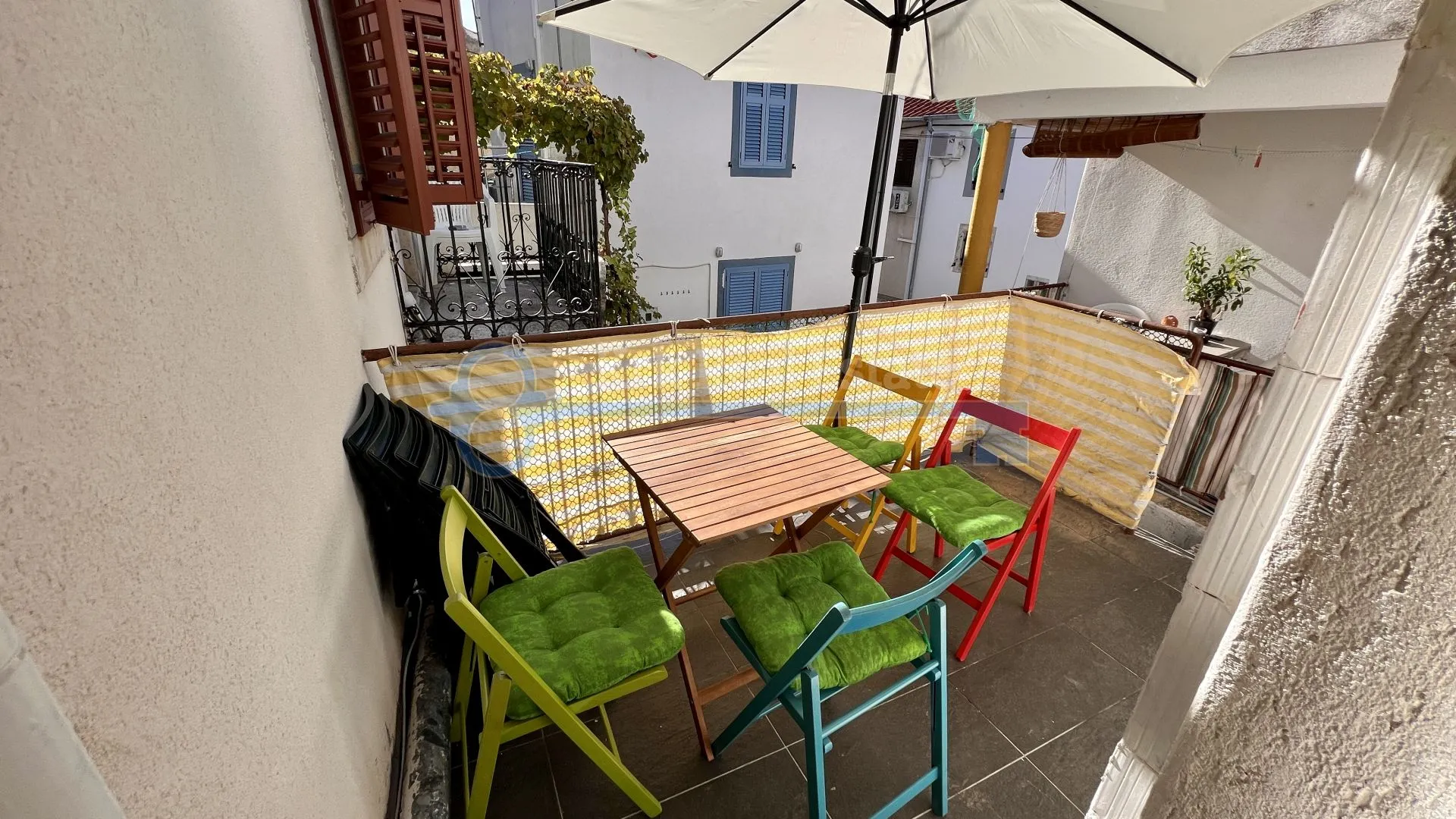 PUNAT - APARTMAN U STAROM DIJELU - cover