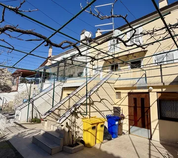 PUNAT - KAMENA KUĆA U NIZU SA GARAŽOM I VRTOM - cover