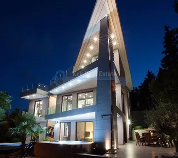 Opatija - Samostojeća Villa S Bazenom