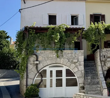 PUNAT - KAMENA KUĆA SA DVIJE STAMBENE JEDINICE - cover