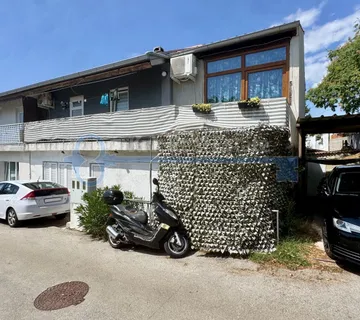 PUNAT - KUĆA SA DVA APARTMANA - cover