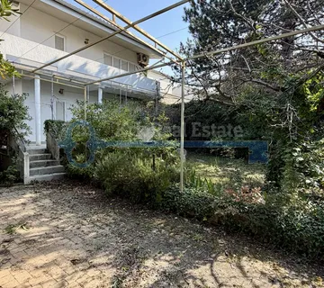 PUNAT - KUĆA SA DVA APARTMANA - cover