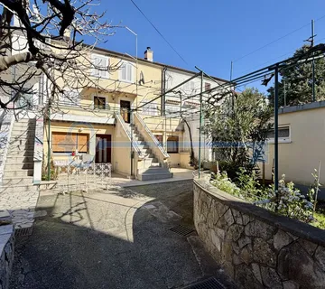 PUNAT - KAMENA KUĆA U NIZU SA GARAŽOM I VRTOM - cover