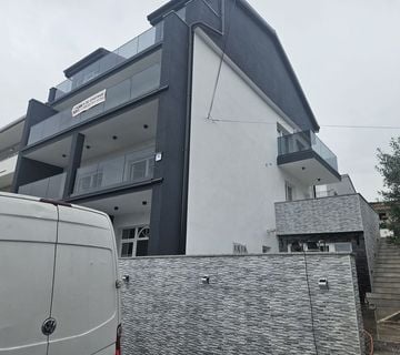 PRODAJE SE APARTMAN U CRIKVENICI 400M OD MORA  - cover