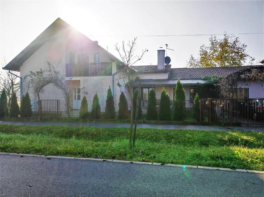 BRIJEŠĆE, prodaja, kuća cca 200 m2 na placu od 600 m2, PRILIKA! - cover