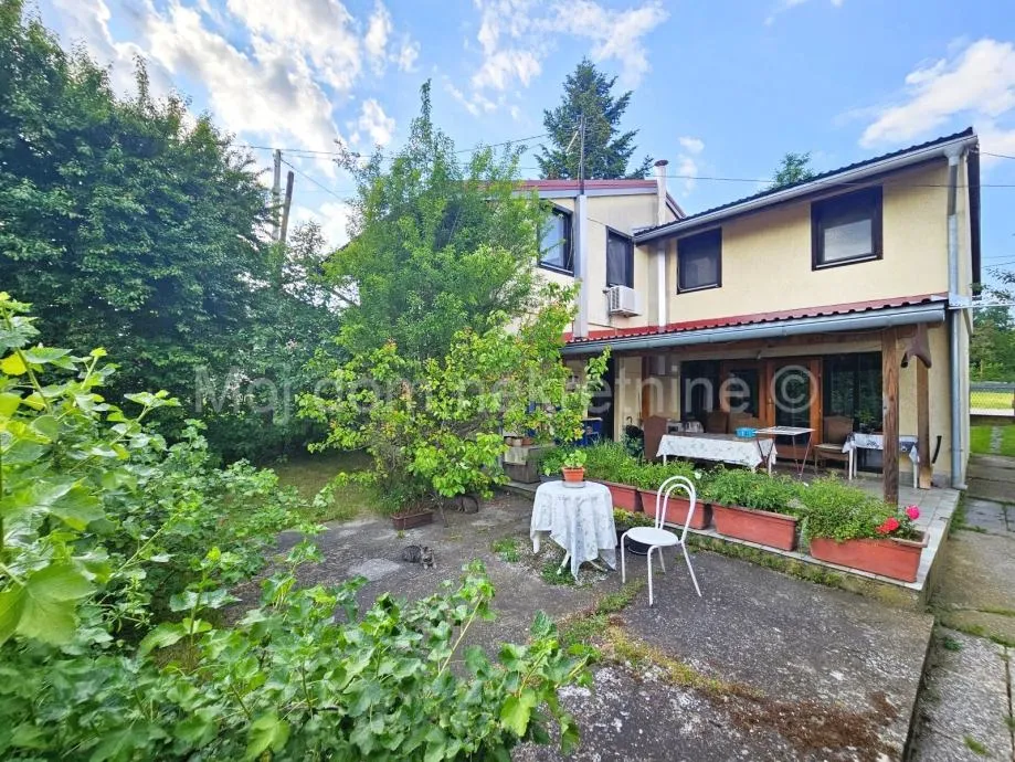 Sesvetski Kraljevec, samostojeća kuća, 137.65m2, okućnica 1003m2 - cover
