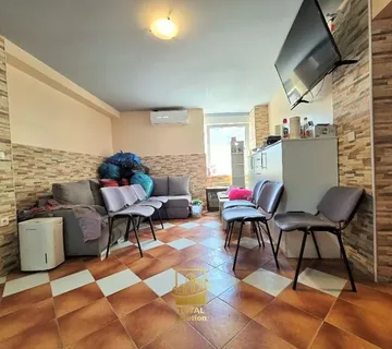 Kuća: Šibenik- centar, kuća 173 m2 sa tri stana, blizina Tvrđave (prod