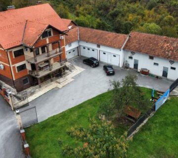 Kuća - vila, Drenovac Banski, 400.00 m2, 550.000 m2 imanje (prodaja) - cover