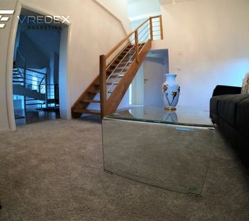 Prodaja, kuća: Zagreb (Sesvetski Kraljevec), 320.00 m2 / 1.200 €/m2  - cover