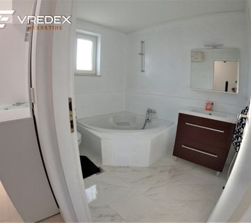 Prodaja, kuća: Zagreb (Sesvetski Kraljevec), 320.00 m2 / 1.200 €/m2  - cover