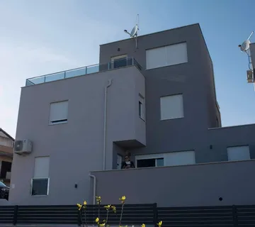 Luxuzna kuća Vodice,500m od centra s bazenom