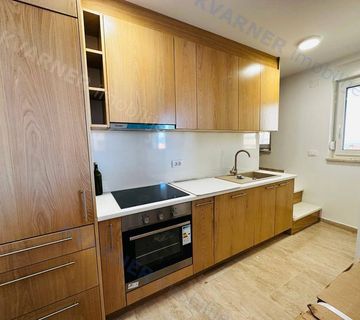 Njivice - apartman s pogledom i okućnicom! - cover