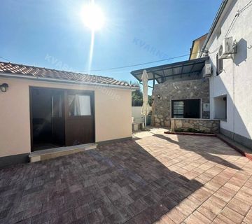 Renovirana kuća u nizu! Okolica Malinske - cover