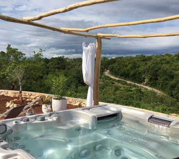 Prodaja: Kuća u toskanskom stilu na Krku, Dobrinj s velikom okućnicom - cover