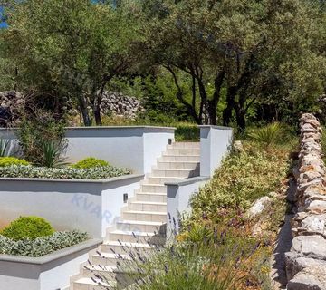 Samostojeća kuća s bazenom i pogledom na more! Krk - prodaja - cover