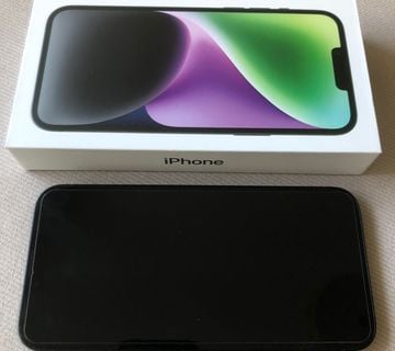 iPhone 14 plus 128 GB crni - cover
